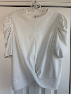 Grace & Karma Off-White Puff-Sleeve Twist-Hem Top - L